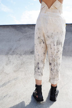 CROPPED PLEATED TAPERED PANTS 
