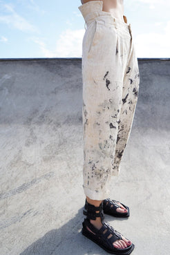 CROPPED PLEATED TAPERED PANTS 